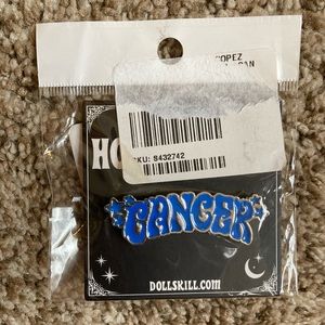 💫 NWT Horoscopez Cancer Sign Enamel Pin
